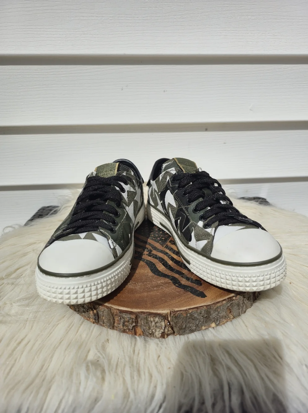 VALENTINO - Picture 2 of 7